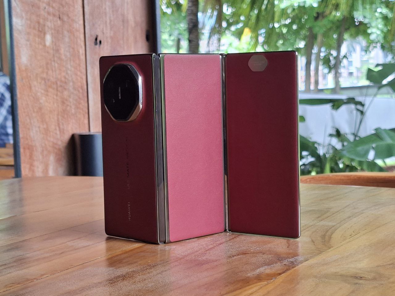 HP Lipat Tiga Huawei Mate XT