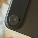 Kamera iPhone Air berembun setelah sehari dijual, sehingga hasil foto terlihat buram dan mengganggu pengalaman penggunaan.