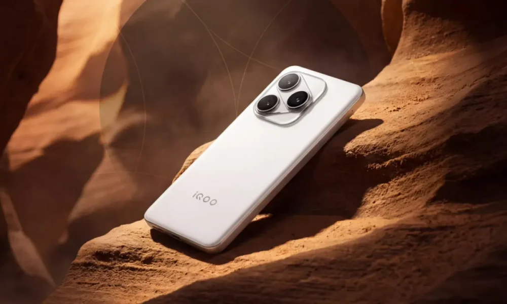 iQOO 16 Dikabarkan Bawa Baterai 8.400 mAh iQOO 16